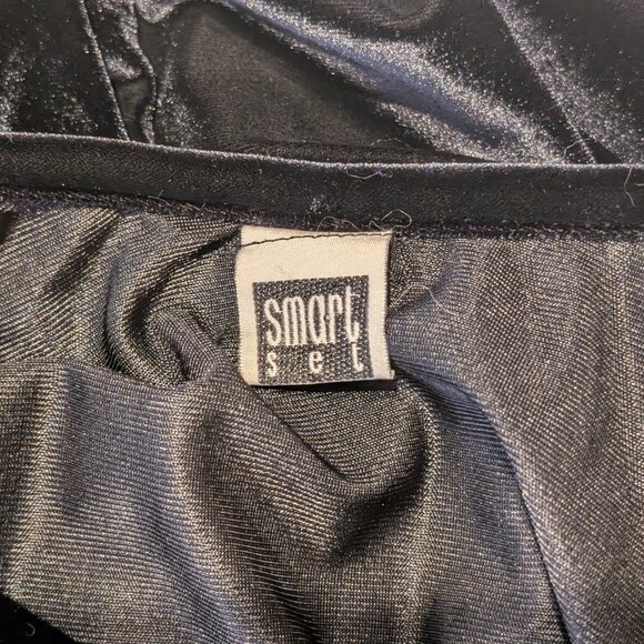 Black burned out long velvet floral design by Smart Set. Size 0 - Picture 5 of 5